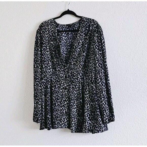 Torrid Peplum Satin Button Front Long Sleeve Top Size 3X - Picture 2 of 10